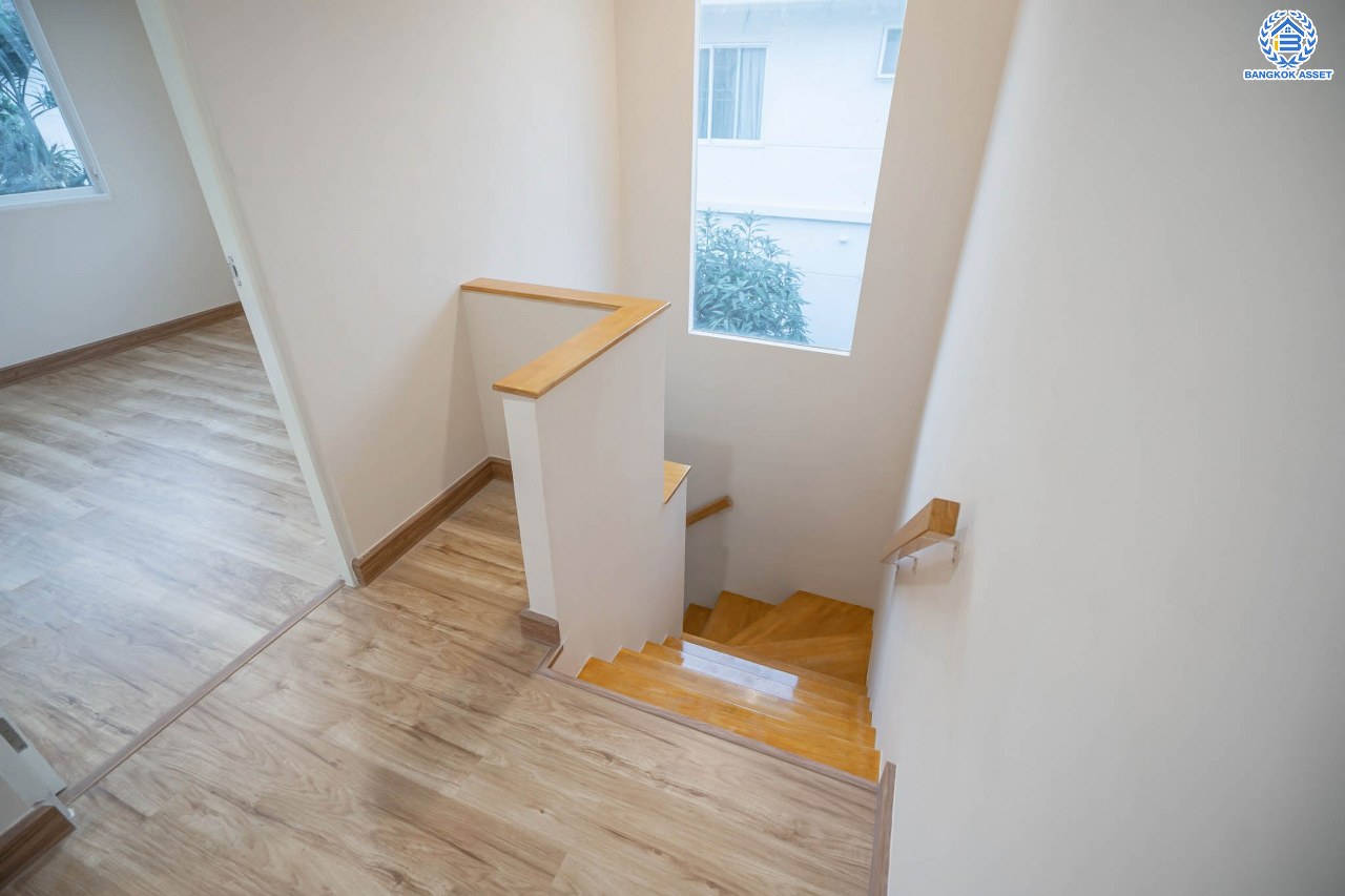 บ้านมือสองตกแต่งใหม่ สังคมคุณภาพแบรนด์ LH โครงการ อินนิซิโอ ปิ่นเกล้า-วงแหวน หลังมุม เนื้อที่ 52.5 ตร.ว. ฟังก์ชัน 3 ห้องนอน 2 ห้องน้ำ 2 ที่จอดรถ บนทำเลศักยภาพ เดินทางสะดวก เชื่อมต่อทั้งปิ่นเกล้า-ศาลายา ใกล้เซ็นทรัลเวสต์เกต รถไฟฟ้าสายสีม่วง "สถานีตลาดบางใหญ่" และทางด่วน "กาญจนาภิเษก"